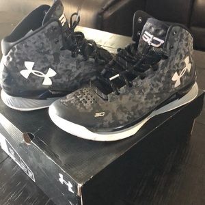 Preowned steph curry 1’s